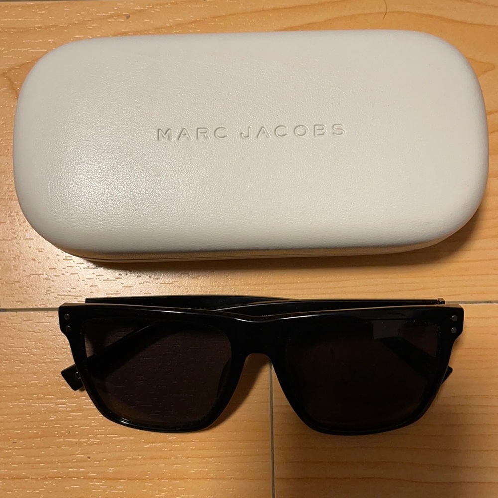 Women’s Marc Jacobs Sunglasses includes case